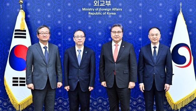 박진 외교부장관, 한일중 3국 고위급회의(SOM) 대표단 접견
