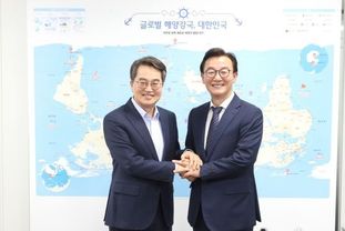 김동연 경기도지사, “평택항 유휴수면에 국내 최대 규모 태양광 발전시설 설치” 전재수 해양수산부 장관에 건의