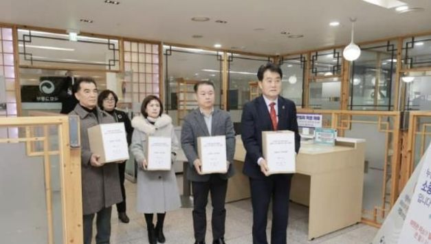 하은호 군포시장, 철도지하화 서명부 국토부에 전달