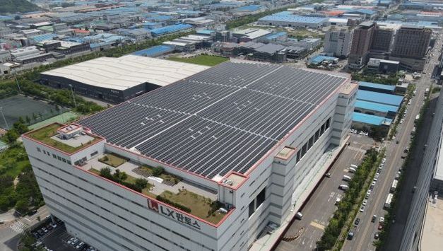 경기도, 안산에 축구장 2.5개 규모 ‘물류센터 지붕형 태양광’ 준공... 연간 850톤 온실가스 감축 기대