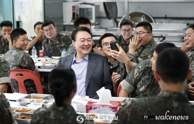 윤석열 대통령, 추석맞이 장병 오찬 격려
