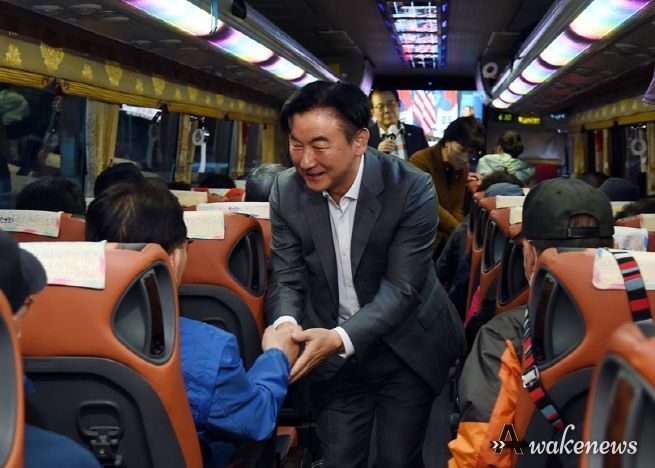 김동근 의정부시장, 대한노인회 의정부시지회 일선지도자 문화탐방 출발 현장 방문