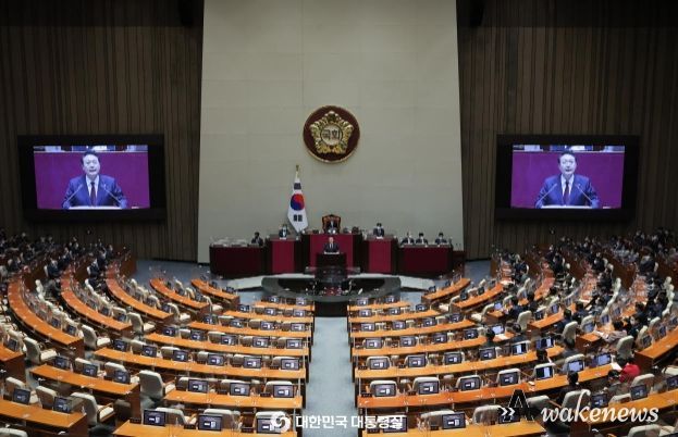 10월 25일 윤석열 대통령은 국회에서 2023년도 예산안 및 기금운용계획안에 대한 시정연설을 했다.