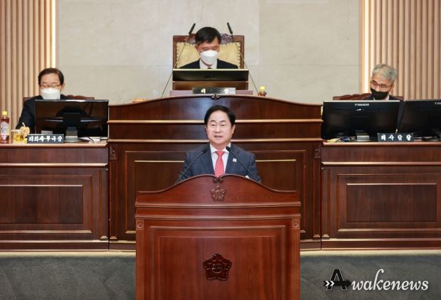 21일 열린 제291회 남양주시의회 제2차 정례회 제1차 본회의에서 2023년도 예산안에 대한 제안 설명을 하고 있는 주광덕 남양주시장