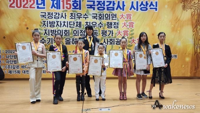 황미라 틱스컴퍼니 소속의 티키팀 기념촬영