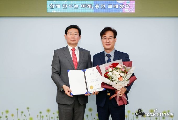 임용식(좌 이상일 용인특례시장, 우 김혁수 대표이사).
