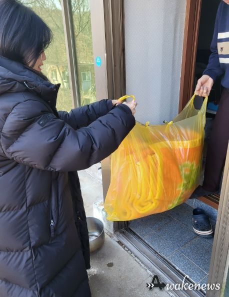 동천동 지역사회보장협의체가 취약계층을 위해 이불세탁서비스를 지원한다