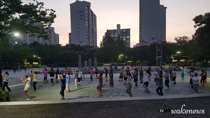 야외공원운동 ‘라인댄스’