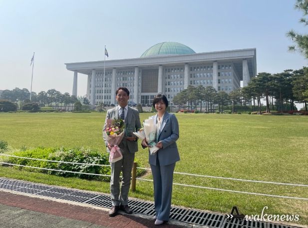 고양특례시의회 송규근, 정민경 의원 2023년 대한민국 평판대상 지방의회대상 수상