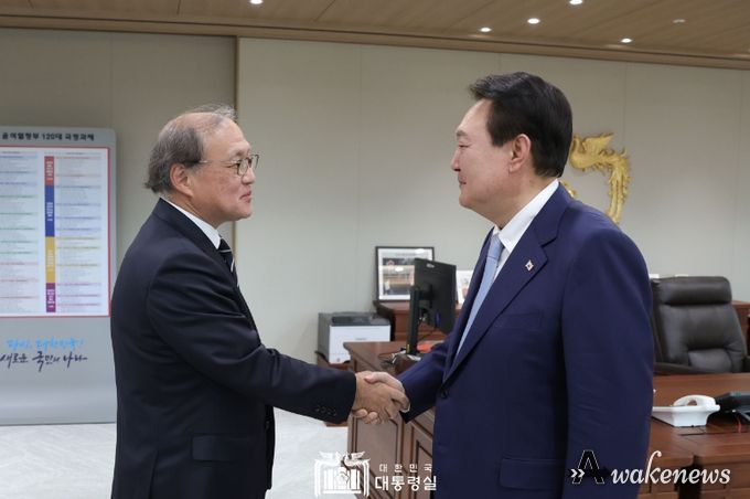 윤석열 대통령, 아키바 다케오 일본 국가안전보장국장 접견