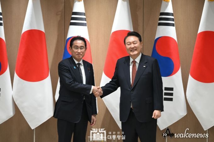 5월 7일 윤석열 대통령은 기시다 후미오 일본 총리와 확대 회담을 가졌다.