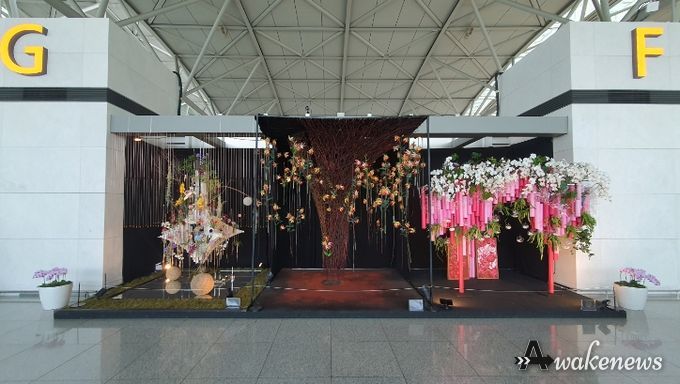 공항 내에 설치된 화훼 아티스트 특별 전시장