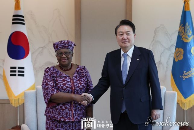 5월 23일 윤석열 대통령은 응고지 오콘조-이웰라 WTO 사무총장을 접견했다.