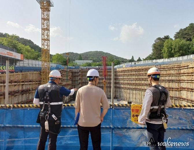 용인특례시장 집중호우에 앞서 대형 건설공사 현장 안전점검을 벌인다