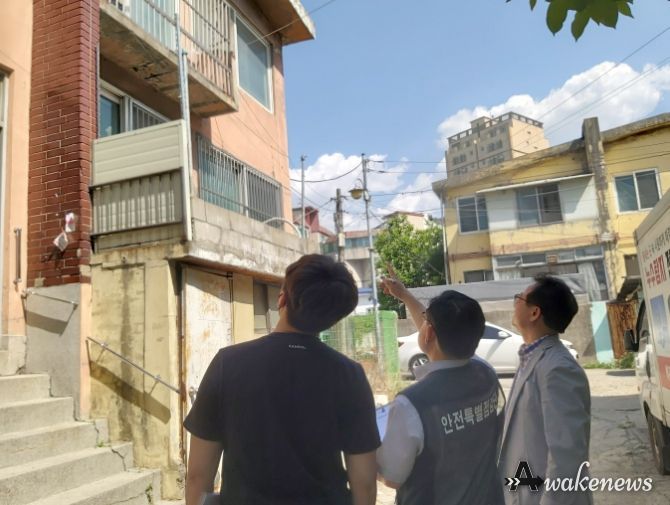 부천시는 ‘시설물안전법’상 취약 시설물 (D·E등급)에 대해 경기도와 함께 민·관 합동점검을 실시하고 있다