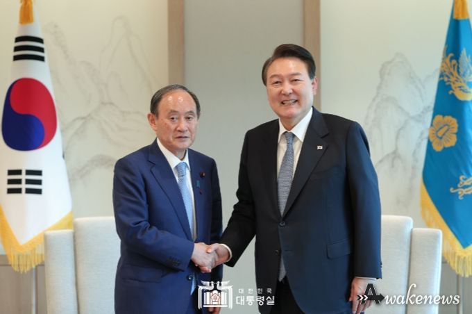 5월 31일 윤석열 대통령은 스가 요시히데 前 일본 총리를 접견했다.