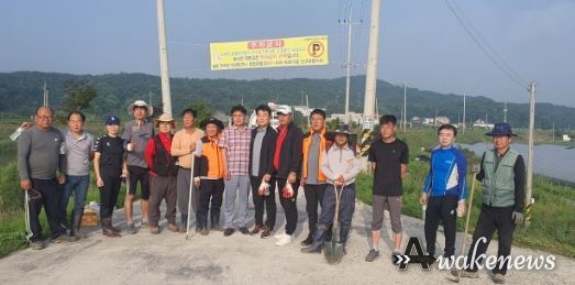 살고싶은 호법 ‘복하천 호법의 숲 코스모스 꽃길 가꾸기’