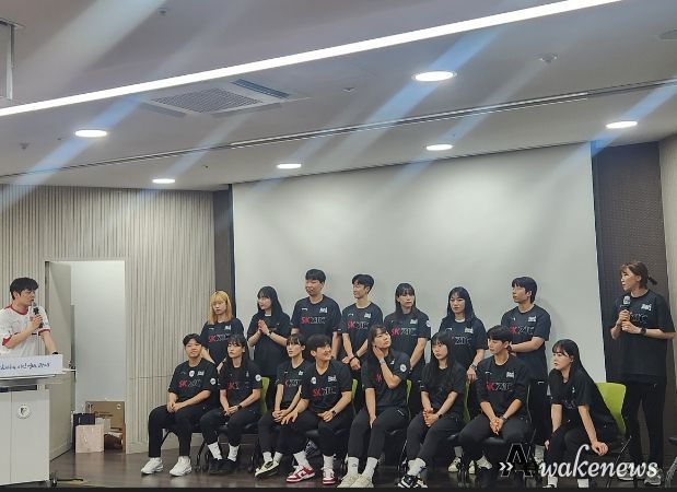 광명시를 연고로 하는 여자 핸드볼 구단 SK슈가글라이더즈가 지난 3일 광명시 평생학습원에서 팬미팅 행사를 진행했다.