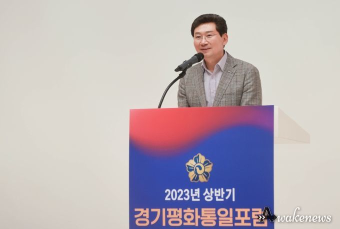이상일 용인특례시장이 지난 7일 용인문화예술원에서 열린 경기평화통일포럼에서 인사말을 하고 있다.