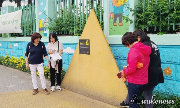 통학로를 살펴보는 시민참여단