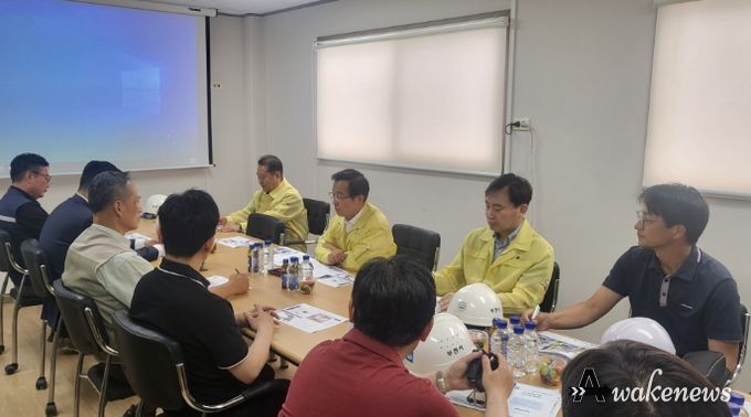 합동점검에 직접 참여한 송재환 부시장은 건설현장 안전사고 예방에 철저를 기해줄 것을 당부했다
