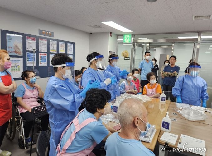 장안구보건소가 13일 감염병 대응 현장교육을 하고 있다.