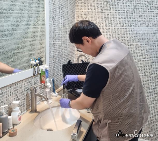 수돗물 수질검사 장면