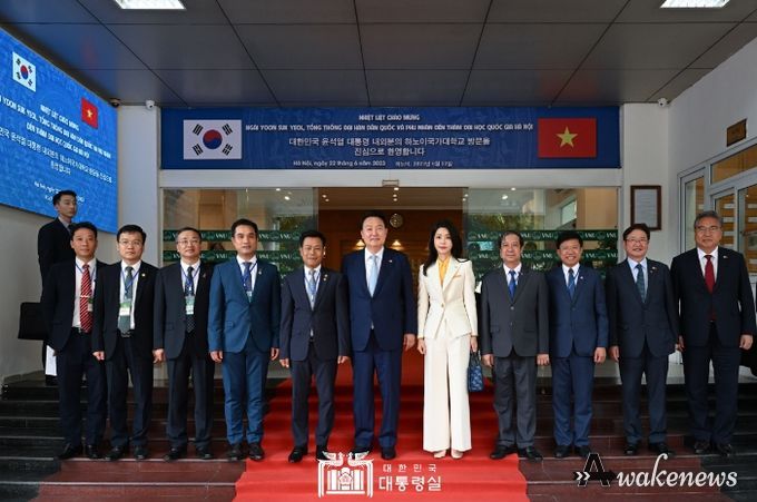 6월 22일 윤석열 대통령 부부는 베트남 한국어 학습자와의 대화에 참석했다.