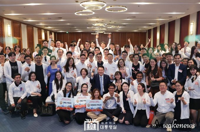 6월 22일 윤석열 대통령은 한-베트남 파트너십 박람회에 참관했다.