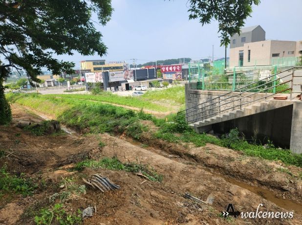 김포시는 여름 장마가 시작됨에 따라 관내 10개소를 대상으로 농수로 및 구거 준설작업을 실시했다.