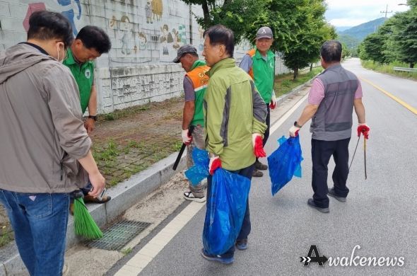 포천시 지역자율방재단, 집중호우 대비 배수로 정비활동