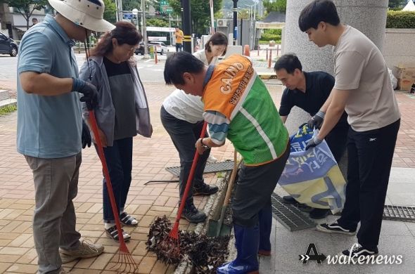 남양주시 화도수동행정복지센터, ‘빗물받이 대청소의 날’ 배수로 정비작업 실시