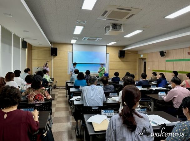 광명시 소하1동 통장협의회는 28일 동 행정복지센터 2층 대회의실에서 ‘여름철 자연재난 대비 수방 자재 사용 및 긴급대응단 교육’을 실시했다.