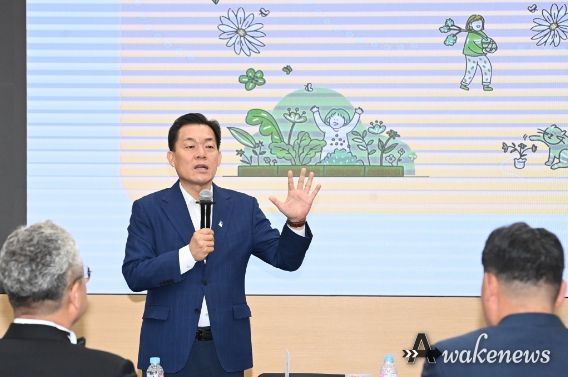 이재준 수원시장이 인사말을 하고 있다.