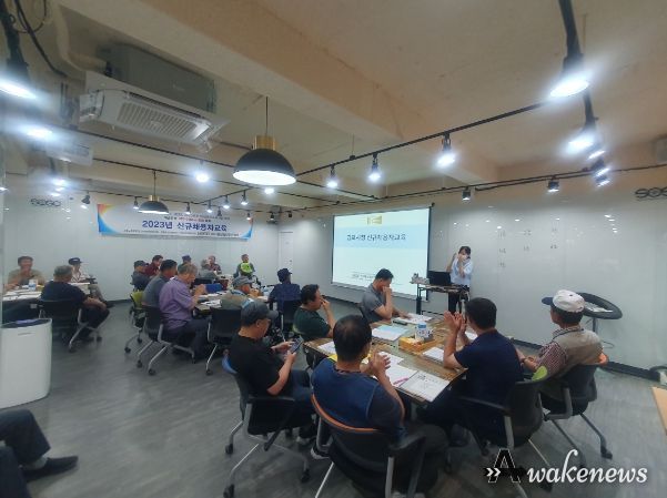 김포시는 여름철 자연재해대책 기간 중 배수문에서 근무하는 관리자들의 안전을 위해 지난 6일 ‘안전보건교육’을 실시했다.
