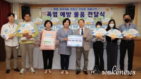 신계용 과천시장, 취약계층 위한 폭염 피해 예방 물품 전달