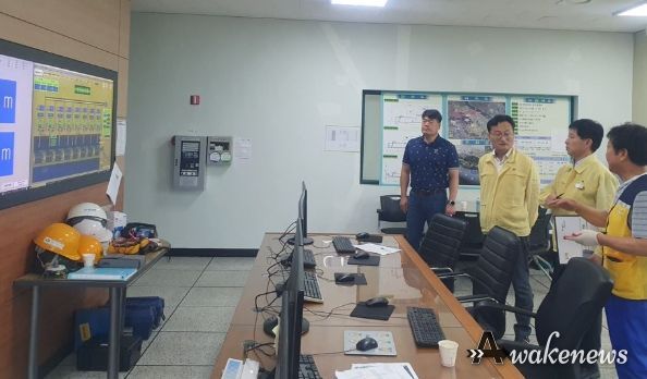 김포시 엄진섭 부시장은 11일 집중호우로 인한 피해 예상 지역과 방재시설물 등을 점검했다.