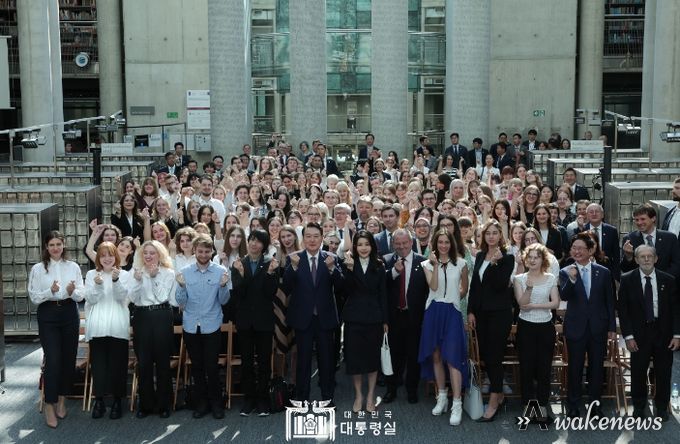 7월 14일 윤석열 대통령 부부는 폴란드 미래세대와의 문화에 동행했다.