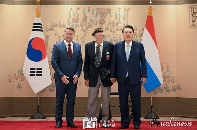 7월 25일 윤석열 대통령은 자비에 베텔(Xavier Bettel) 룩셈부르크 총리와 면담을 갖고, 레옹 모아옝(Léon Moyen) 룩셈부르크 생존 한국전 참전용사와 환담했다.