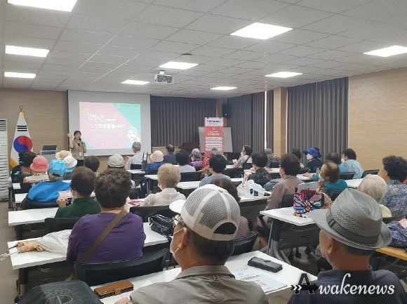 파주시 운정5동, 노인일자리 참여자 건강교육…건강한 여름나기