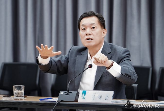 이재준 수원시장이 보고회에서 발언하고 있다