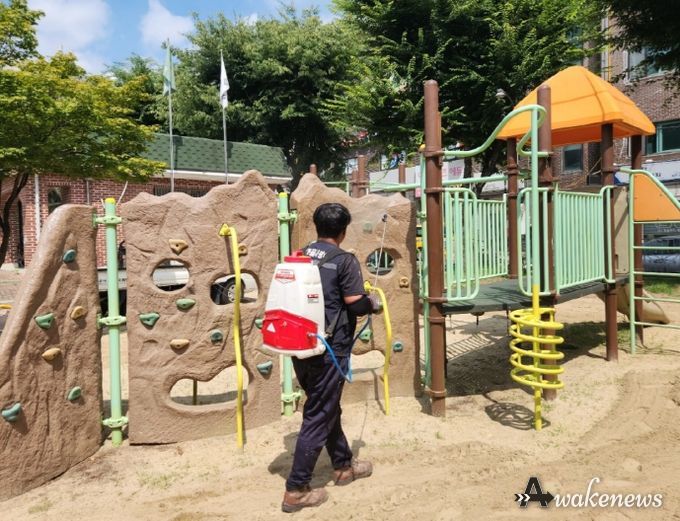 시흥시 대야·신천권, 도시공원 내 어린이놀이시설 22곳 소독 진행