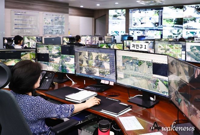 용인특례시 청사 10층에 위치한 방범 CCTV 관제센터 전경