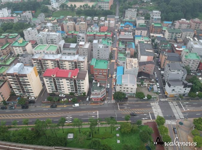 용인특례시가 학생들의 안전한 통학환경 조성을 위해 용인고등학교에 '승하차 베이' 설치를 추진 중이다