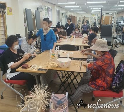 평택보건소, 장애인과 함께하는 소근육 활성화 '나만의 공예 프로그램' 운영
