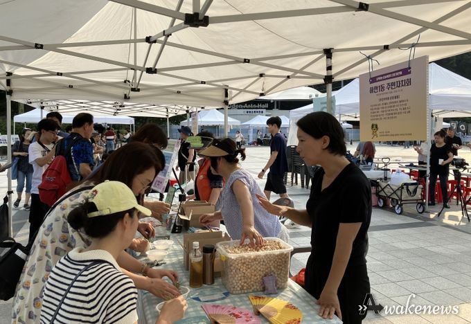 광명시 하안1동 주민자치회는 지난 18일 광명시민체육관 대리석 광장에서 진행된 에너지의 날 기념행사 에 참여하여 ‘하일해요! Rainbow 에너지 절약 실천’ 홍보활동을 펼쳤다