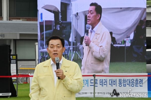 이재준 수원시장이 강평을 하고 있다