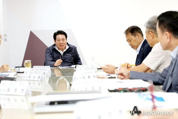 안양시는 25일 오전 10시 시청 접견실에서 최대호 안양시장 주재 오염수 방류 대응 긴급대책회의를 개최하고 대책 마련에 나섰다.