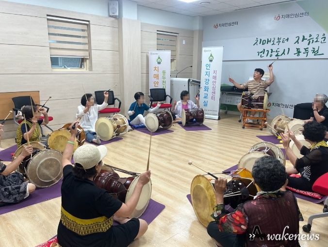 동두천시 치매안심센터, 인지강화교실 3기 ‘쿵더덕 장구교실’ 운영