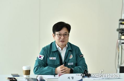 김병수 시장은 4일 애기봉평화생태공원에서 열린 ‘9월 현장 간부회의’ 중 애기봉 일대 관광인프라 연계방안 모색 및 모노레일 설치 등 접근성 개선에 주력해 운영 효율성을 높여야 한다고 강조했다.